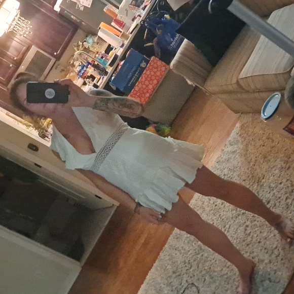 White summer dress. Never been worn. Sleeveless and open back - Picture 2 of 3